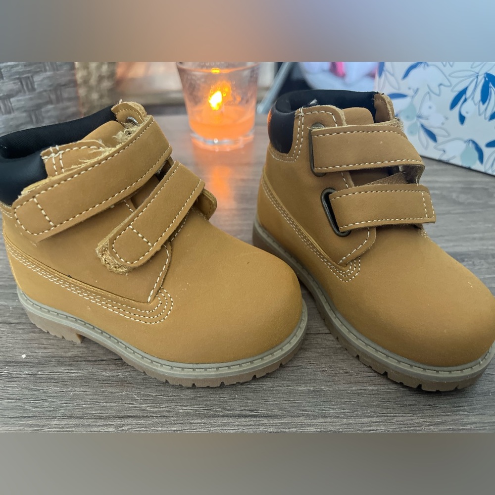 Valcro boots